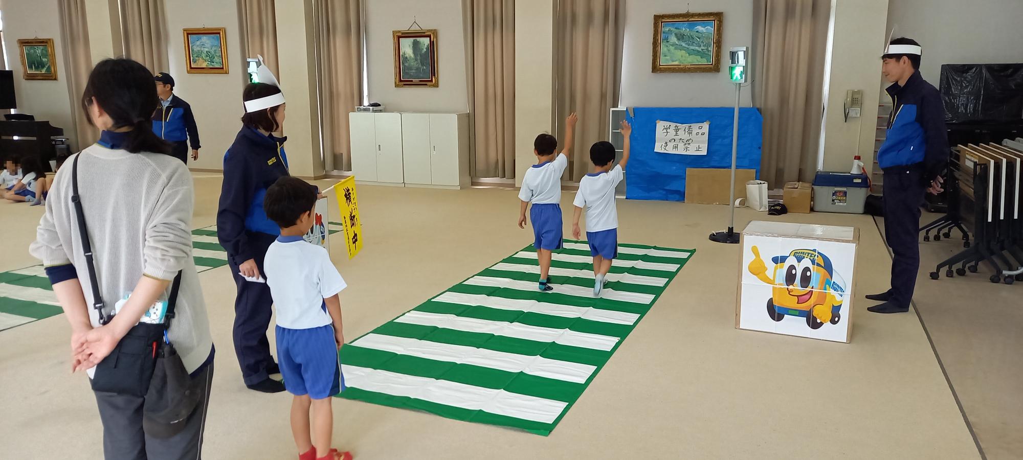 横断歩道の渡り方指導