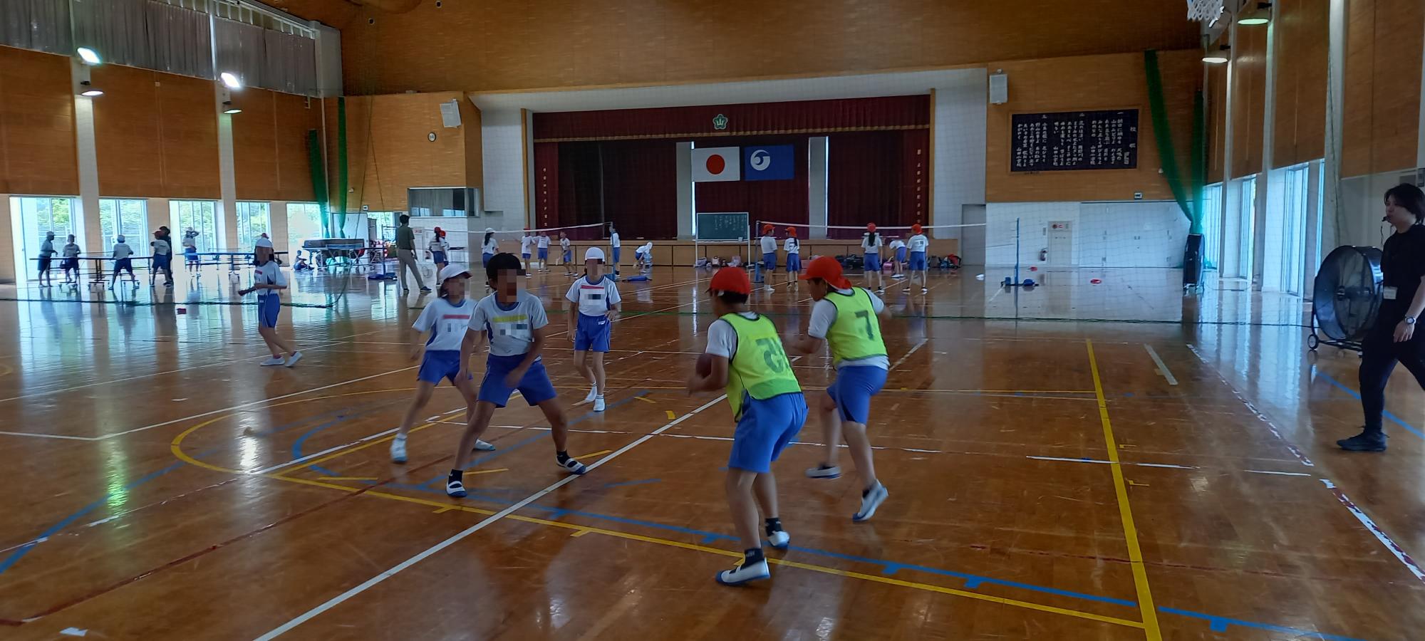 バスケ、バドミントン、卓球クラブ