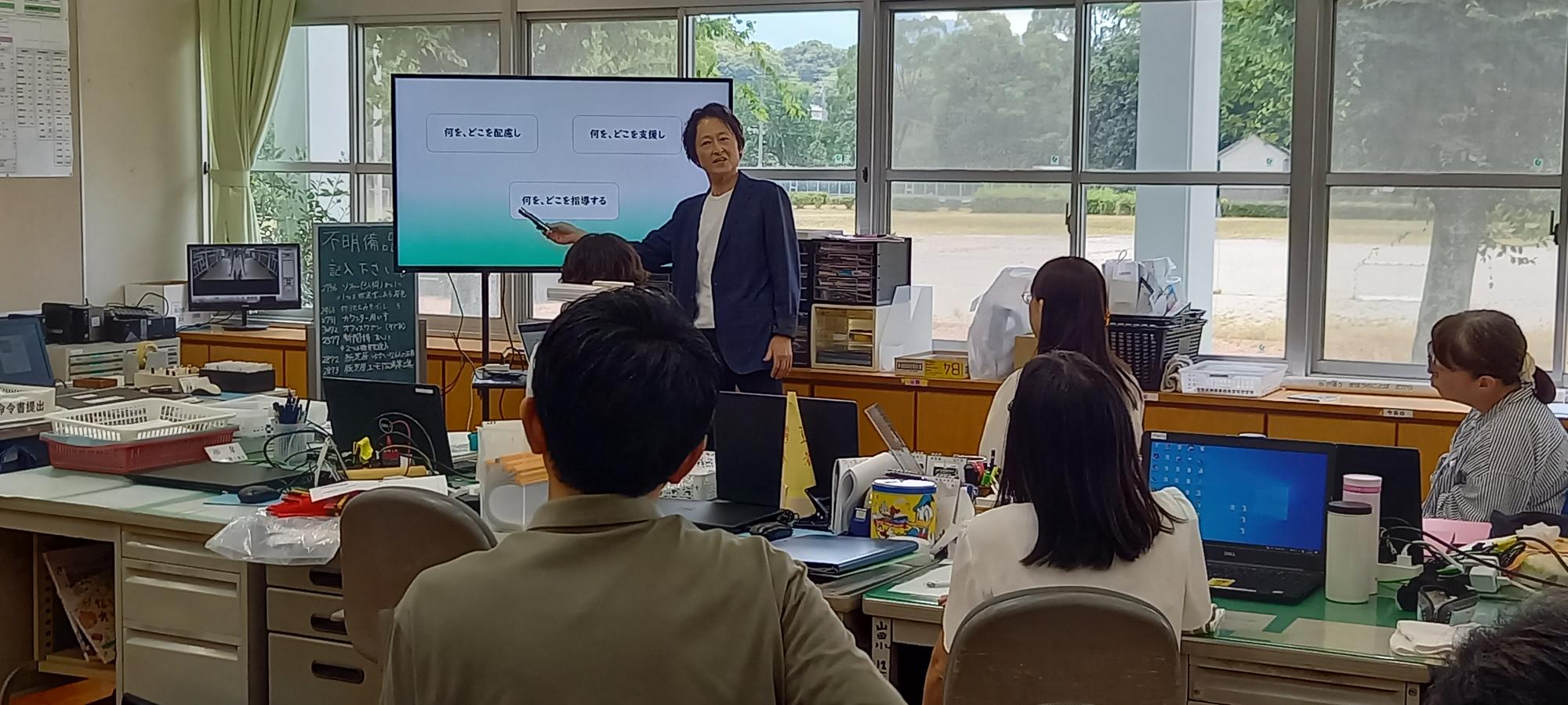 心理士の先生を招聘しての特別支援についての研修