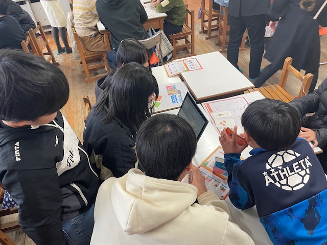 街-1 カードゲームの様子
