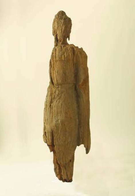 木を彫って作られた人型と思しき木造天部形立像1躯の写真
