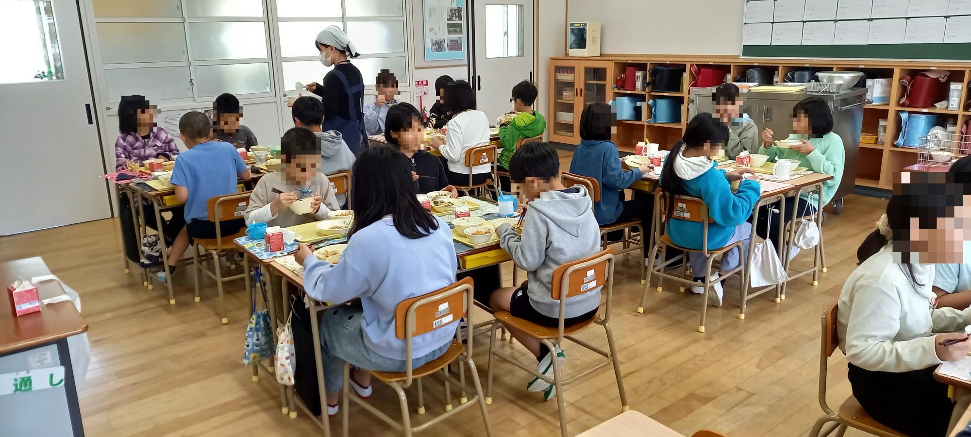 班で給食