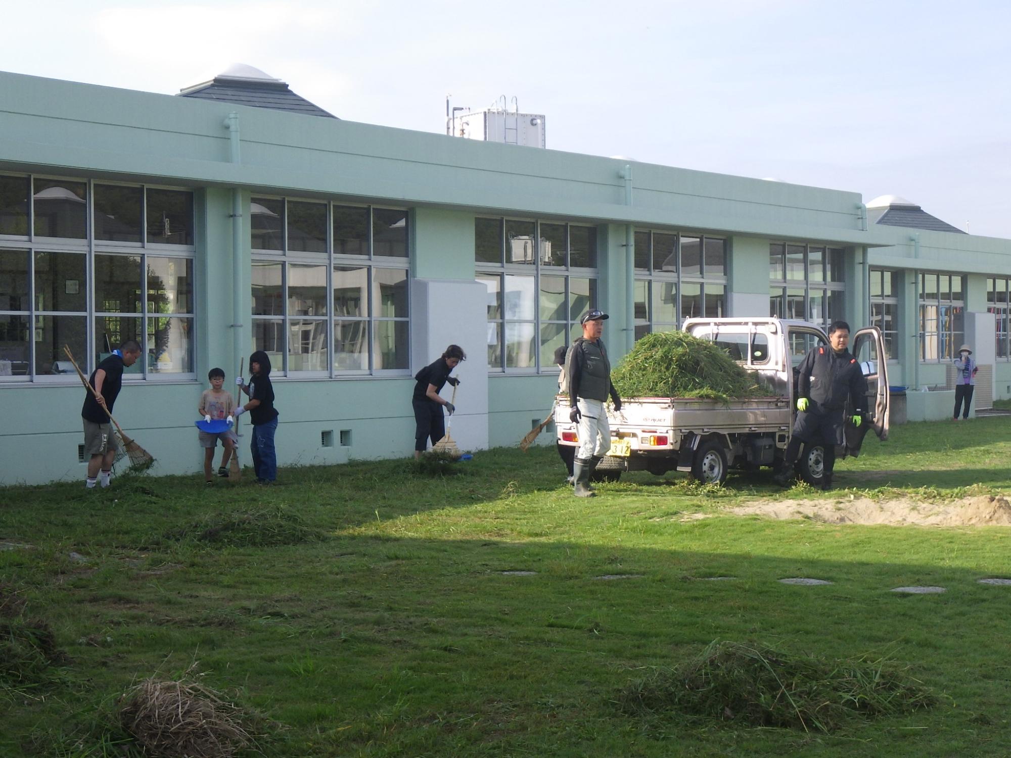 除草作業の様子3