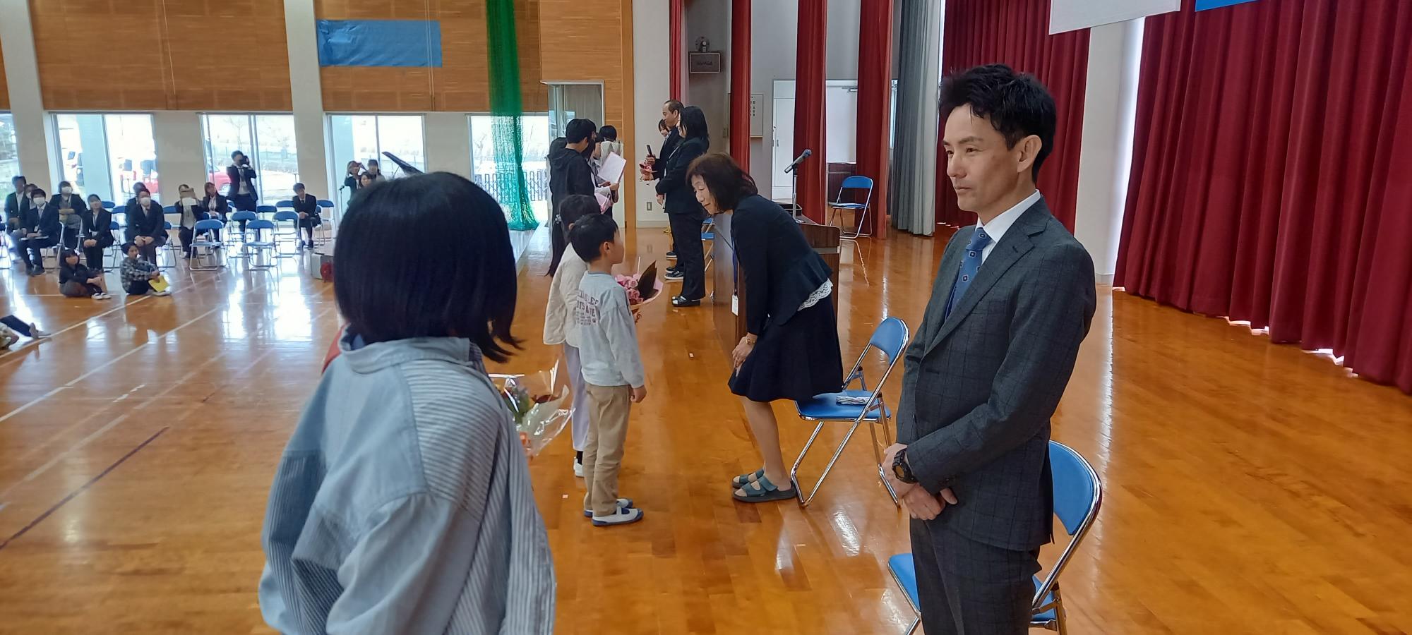 お世話になった先生方へお手紙と花束