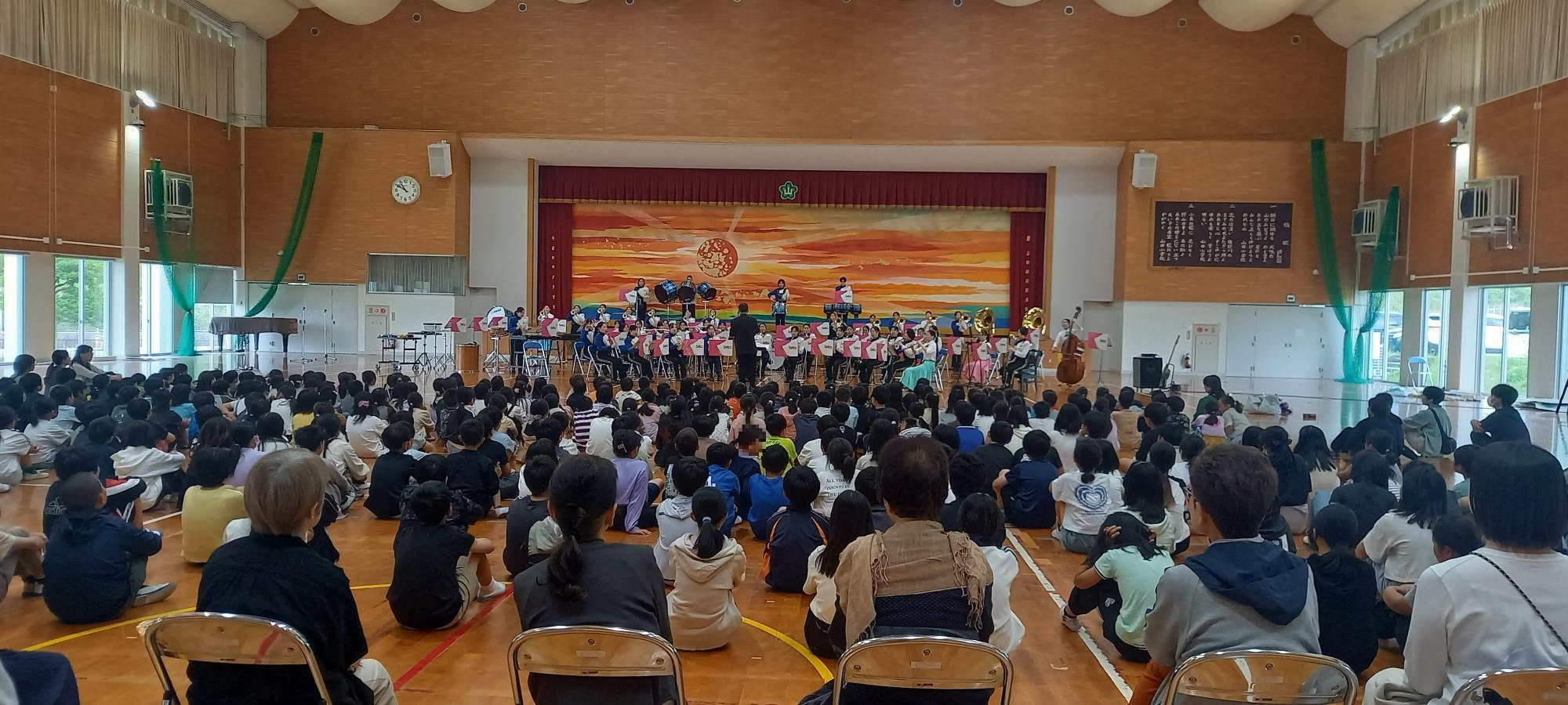 精華女子高校吹奏楽部の演奏の様子2