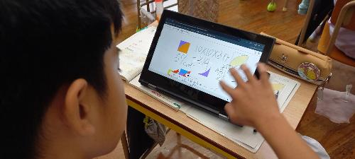 タブレットで考える子