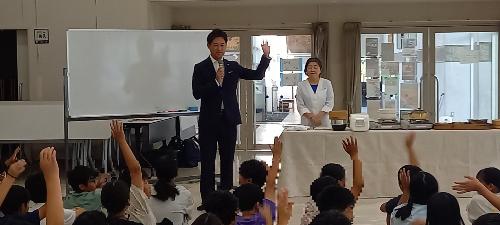 西村町長によるおにぎり出前講座はじめのご挨拶