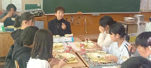 町長さんと給食2