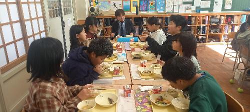 町長さんと給食6