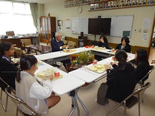 校長室給食3