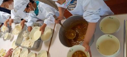 はじめての給食3