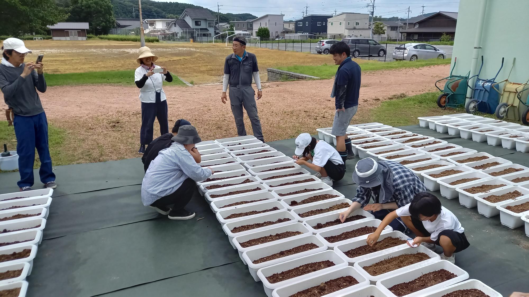 卒業生と地域の方1