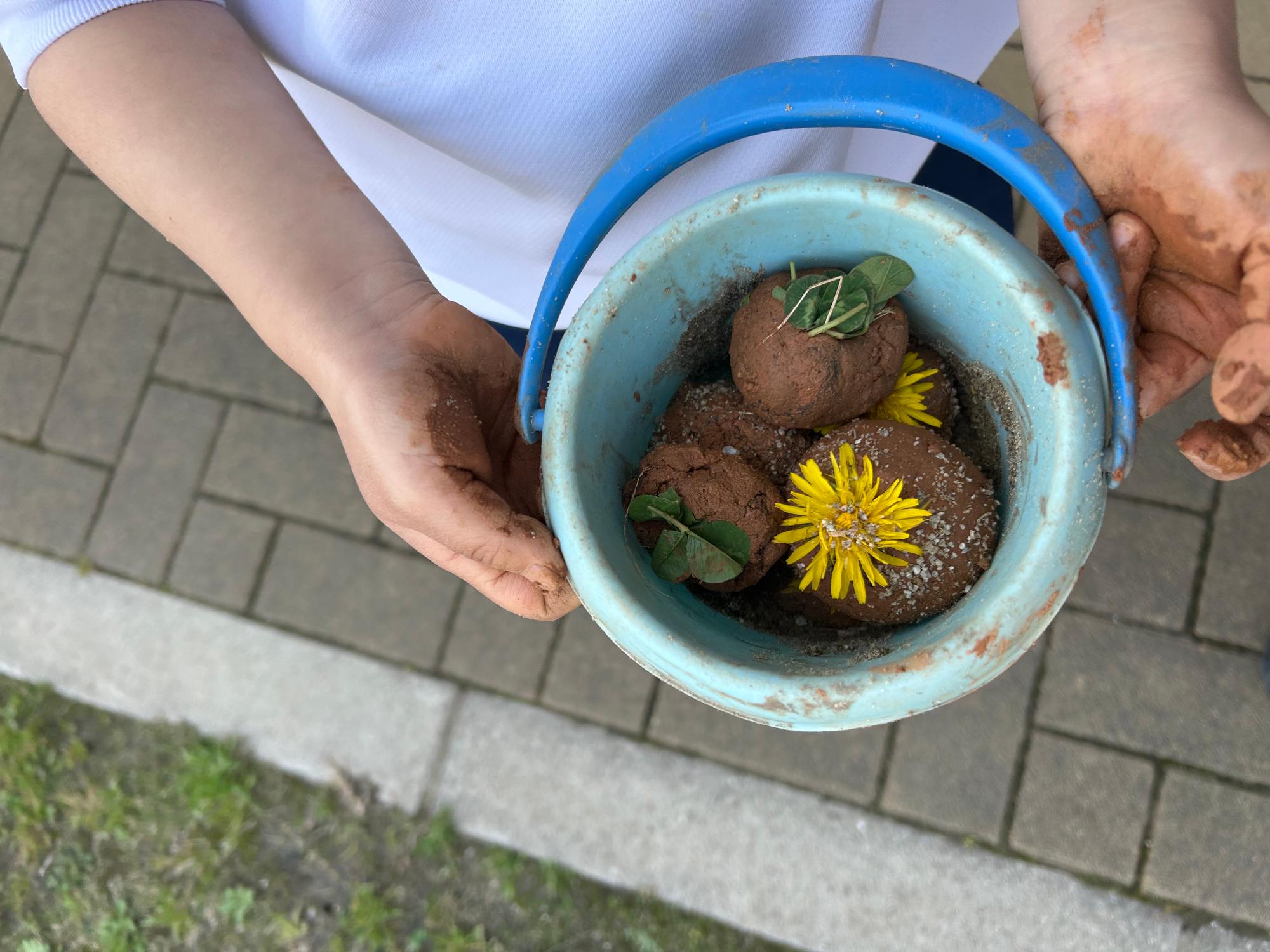 2026年4月こどもが作ったお花だんご