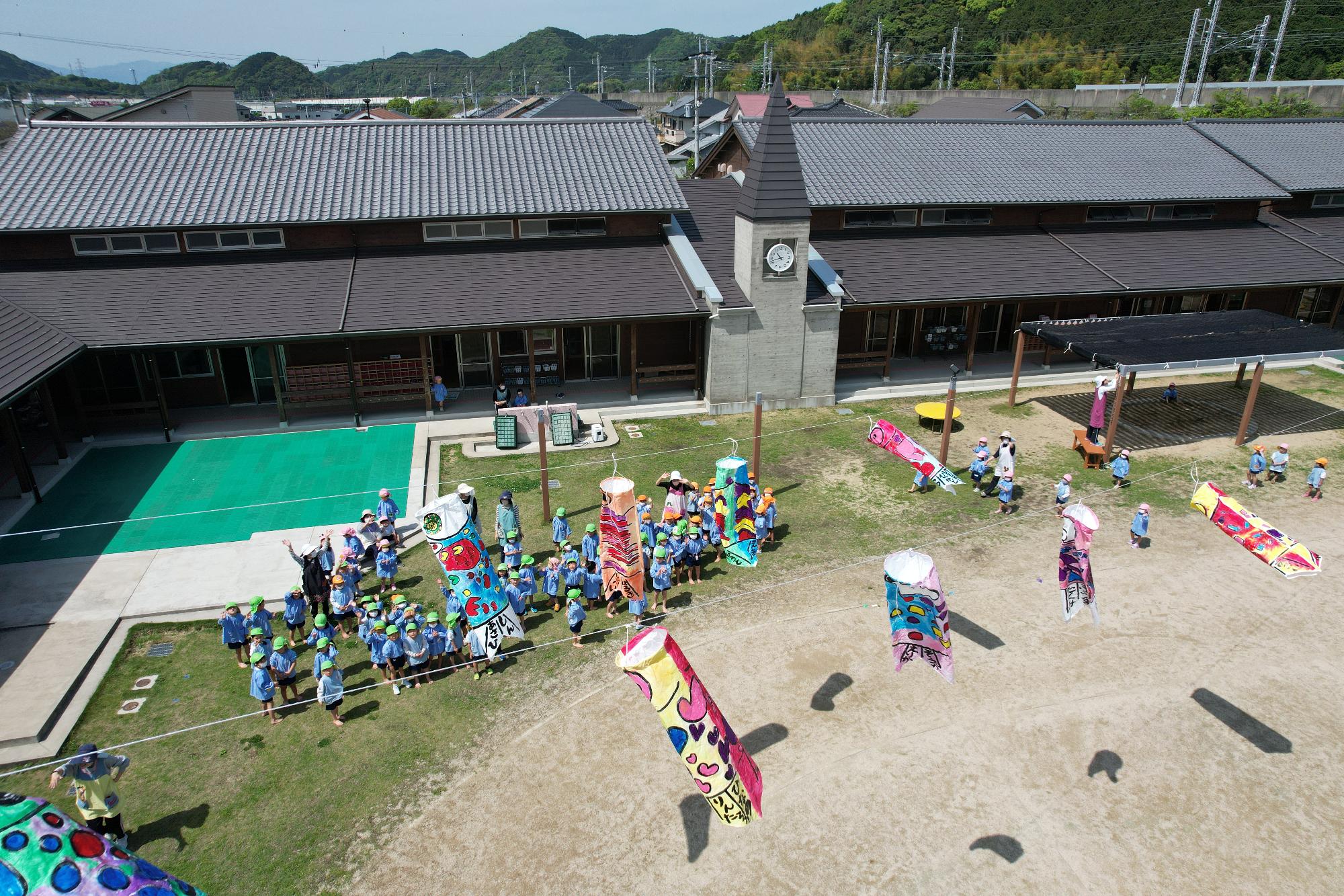 空に泳ぐ鯉のぼり