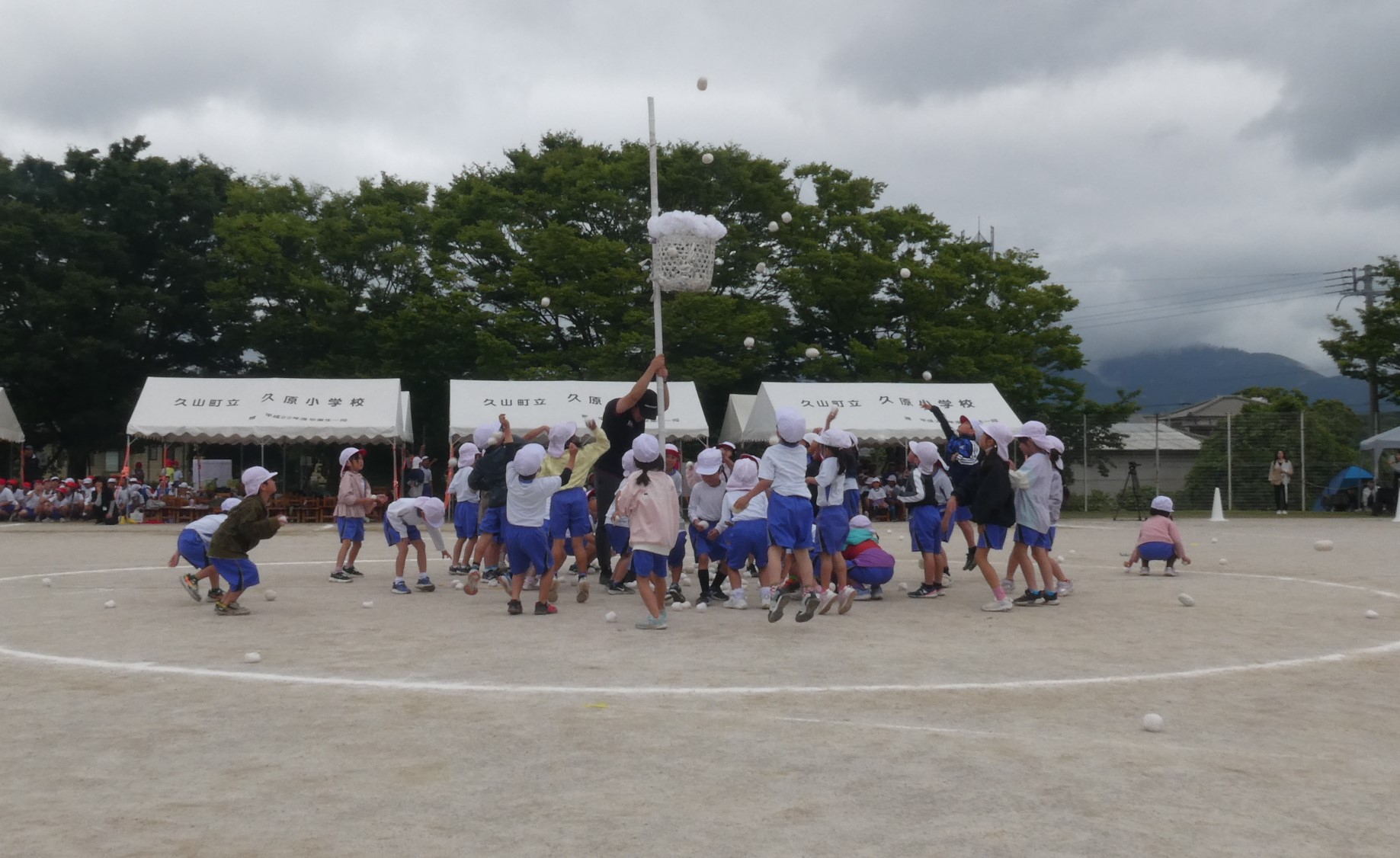 運動会(玉入れ)の様子